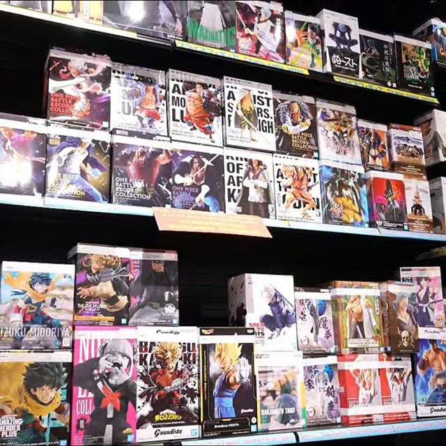 Anime figures at MACH